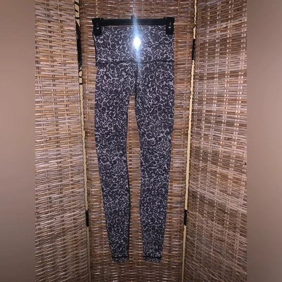 #34 Lululemon Wunder Under Pant (Hi-Rise)
Mini Cinder Lace White Black - Sz - Picture 7 of 10